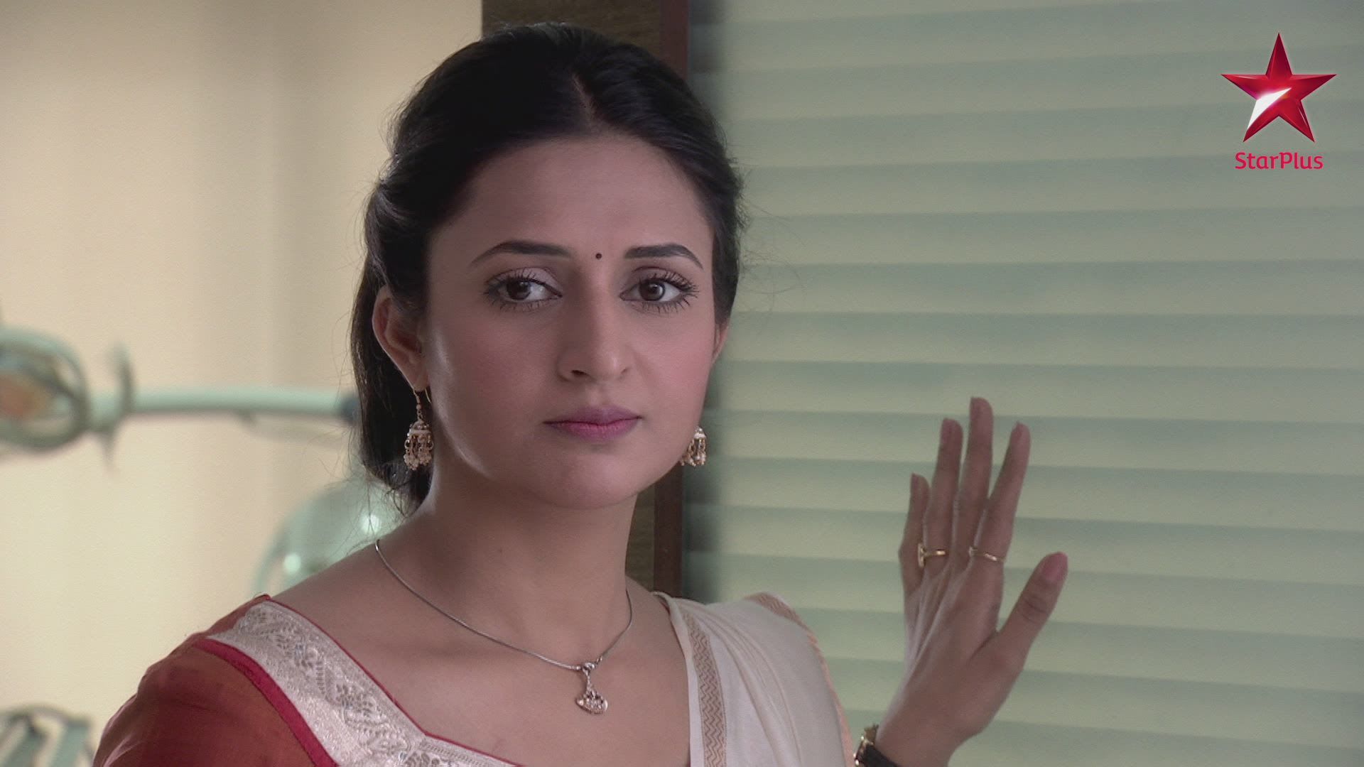 Watch Yeh Hai Mohabbatein S1 Episode 7 on Disney Hotstar